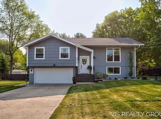 5370 Hillview Dr, Norton Shores, MI 49441