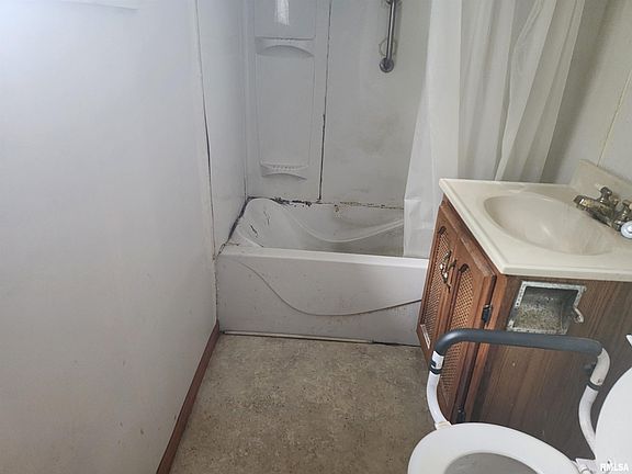5th image of 203 E Washington St