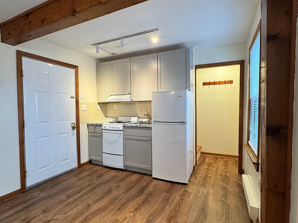 49 Ledyard Ave #5