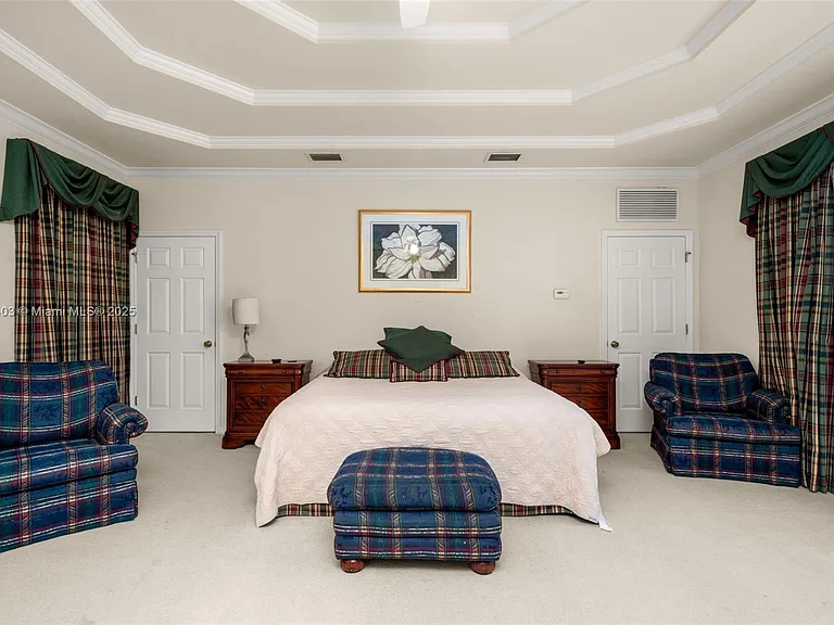 2551 Lakeview Dr — Photo 25