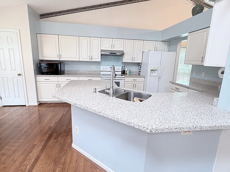 6112 Tarn Cir — Photo 16
