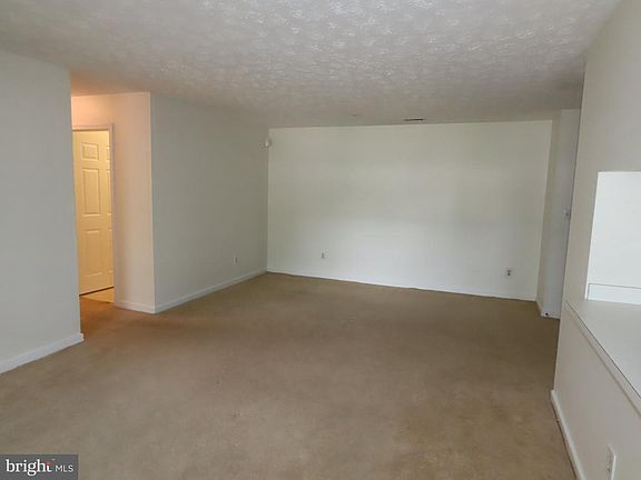 4th image of 1714 Landmark Dr #1J