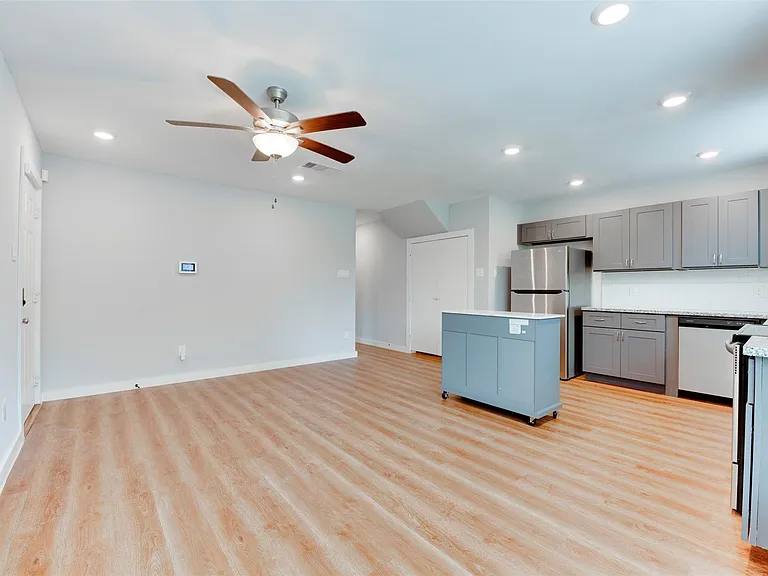 8635 Sunderland Rd — Photo 10