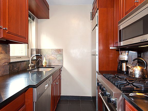 3rd image of 35 Park Ave APT 8A