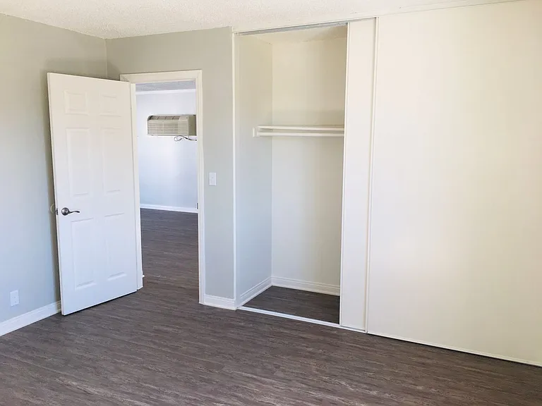 Villa Del Sol Apartments — Photo 86