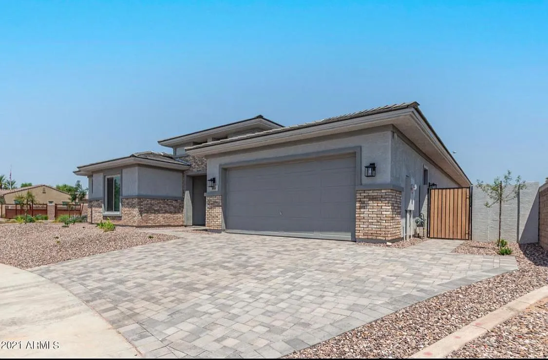880 W Flamingo Dr — Photo 1
