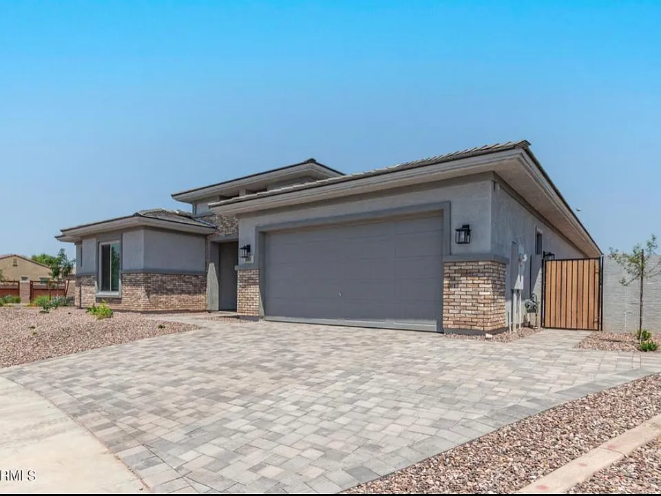 880 W Flamingo Dr