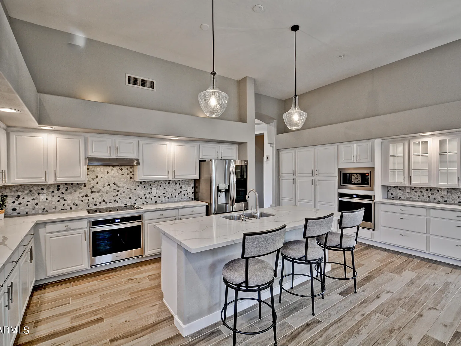 4 bed, 2.5 bath, 2786 sqft, $6,000 — Photo 2