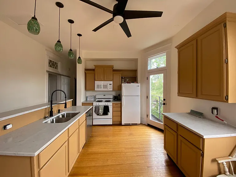 3735 N Sheffield Ave #3 — Photo 1