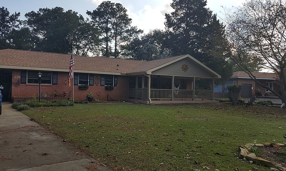 2nd image of 228 Kingsway Dr