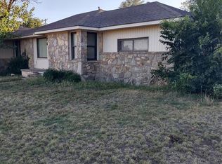 343 N 8th St, Mountain View, OK 73062