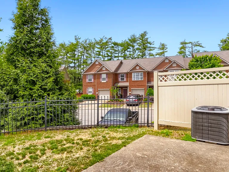 1235 Bainbridge Dr — Photo 15