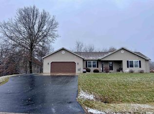 129 Oak Grove Cir, Dahinda, IL 61428