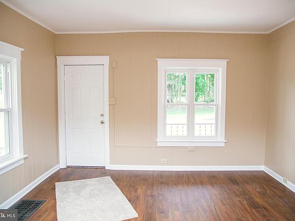 5th image of 2918 Penbrook Ave