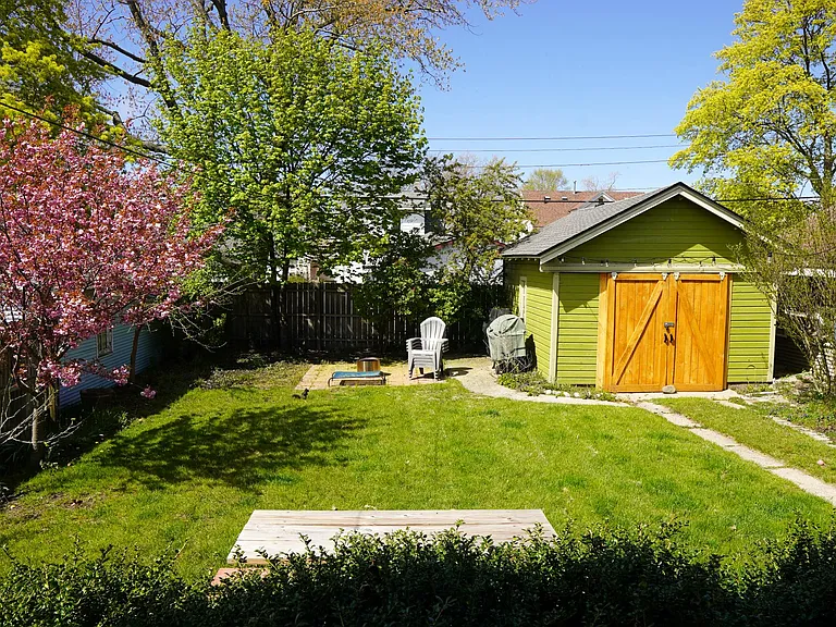 241 W 19th St — Photo 6