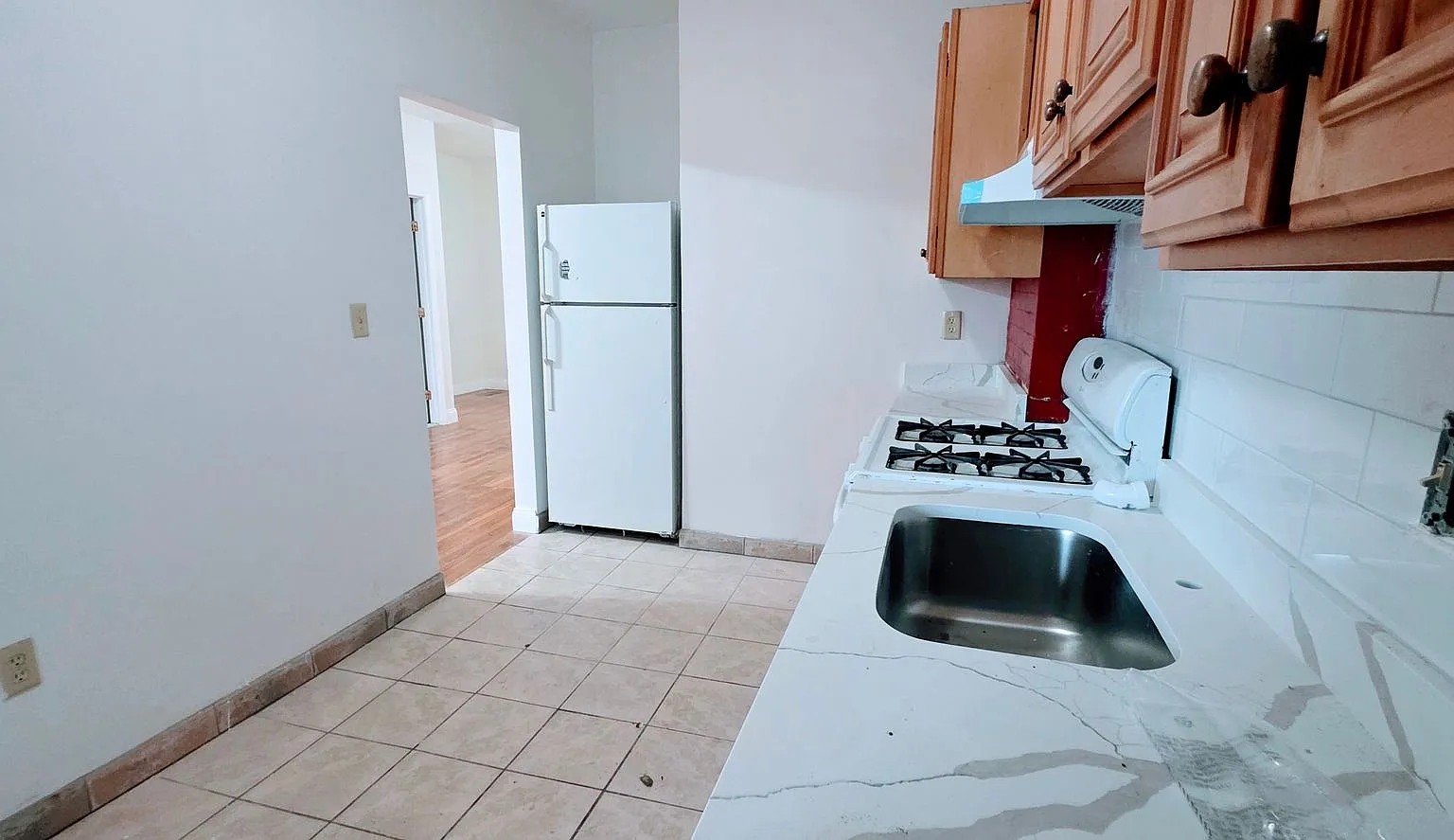 No Fee w Promo! Spacious Apt on Brookline Border w Gas, Ht & HW ALL Included! Near B & C lines! — Photo 4