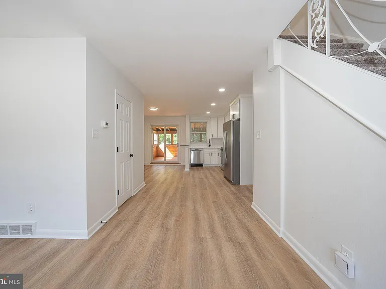 8602 Rugby St — Photo 4