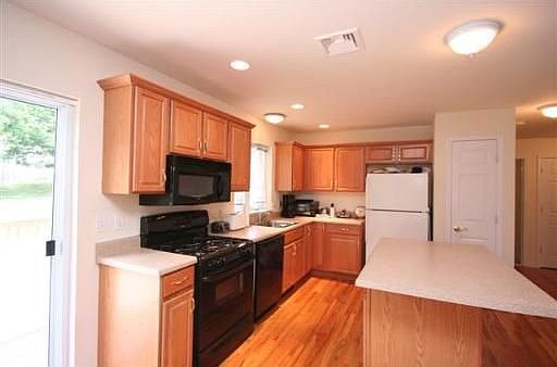 3rd image of 21 Judd Pl