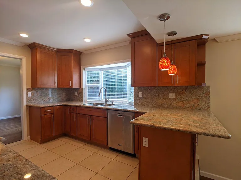 1032 Cassia Way — Photo 10