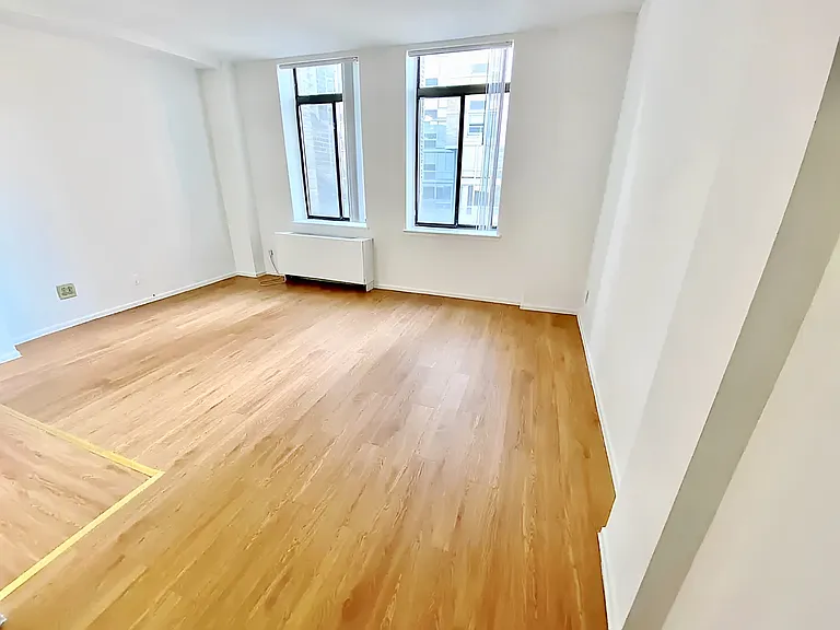 121 E 12th St #5J — Photo 4