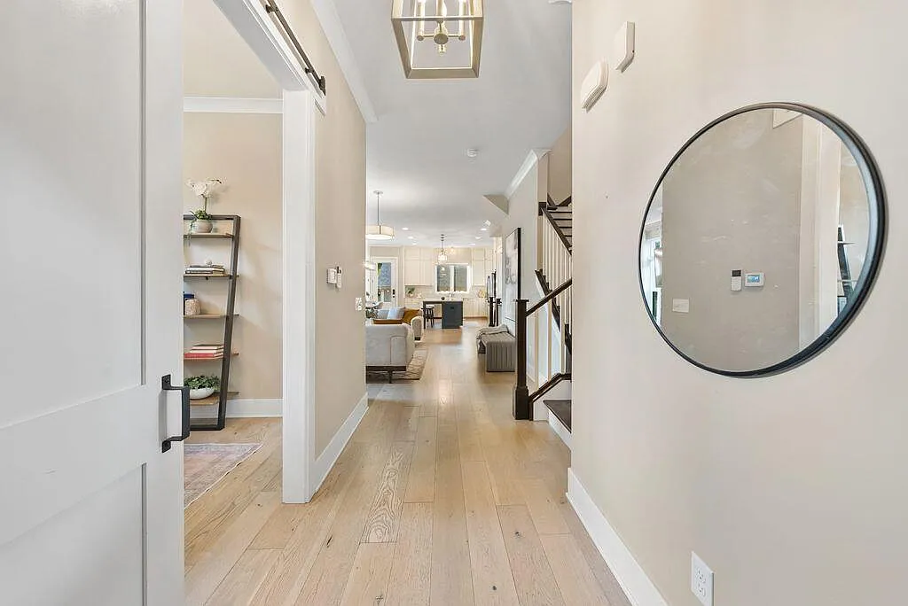 3 bed, 3.5 bath, 2186 sqft, $5,250 — Photo 4