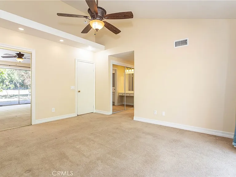 11761 Encino Ave — Photo 18