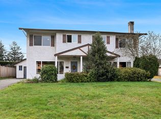 1725/1727 Ashdale Pl, Saanich, BC V8N1N9