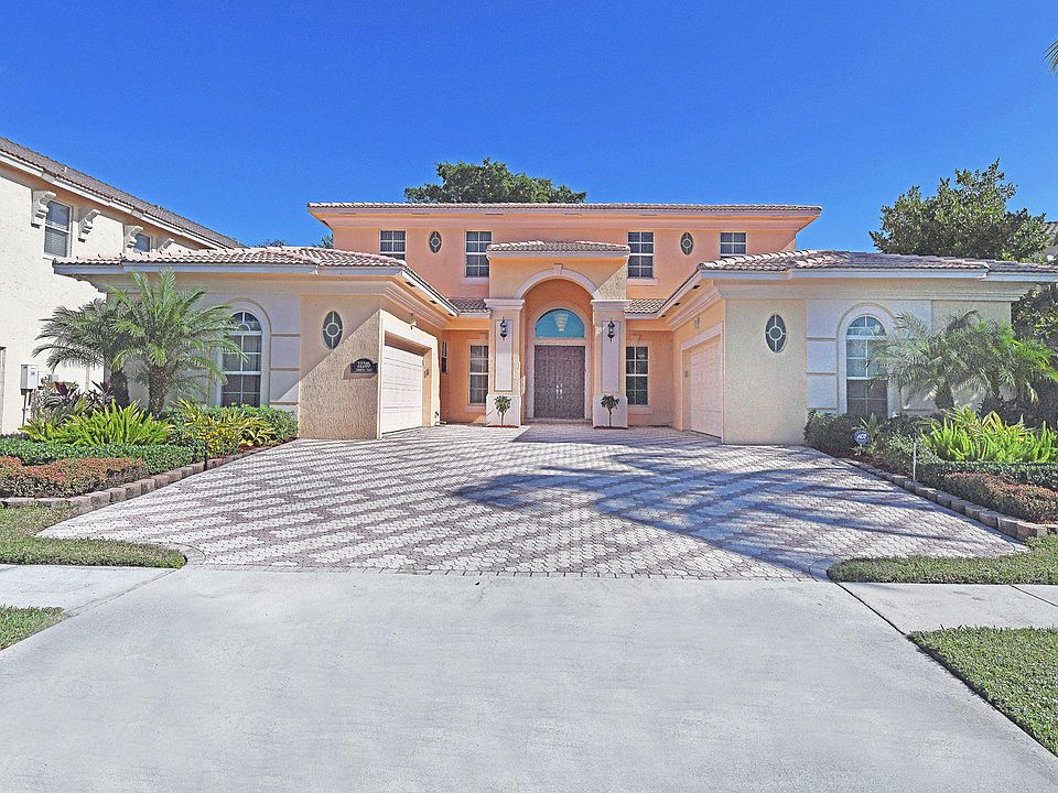 Home For Sale In Thornhill Green