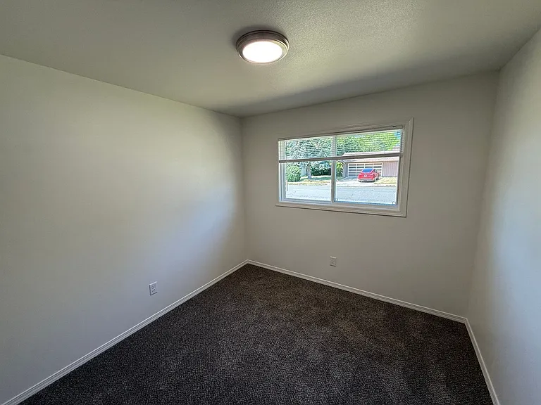 1505 NW Highland Dr — Photo 16