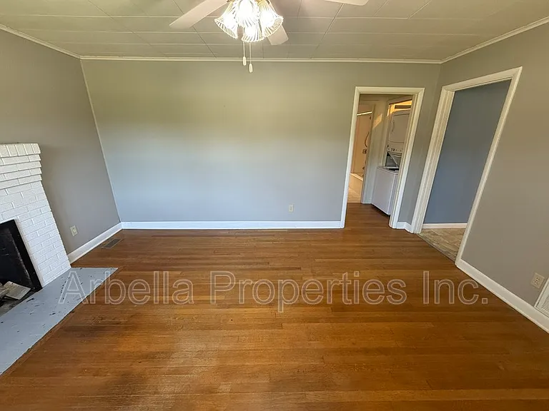 2239 Buckingham Rd — Photo 3