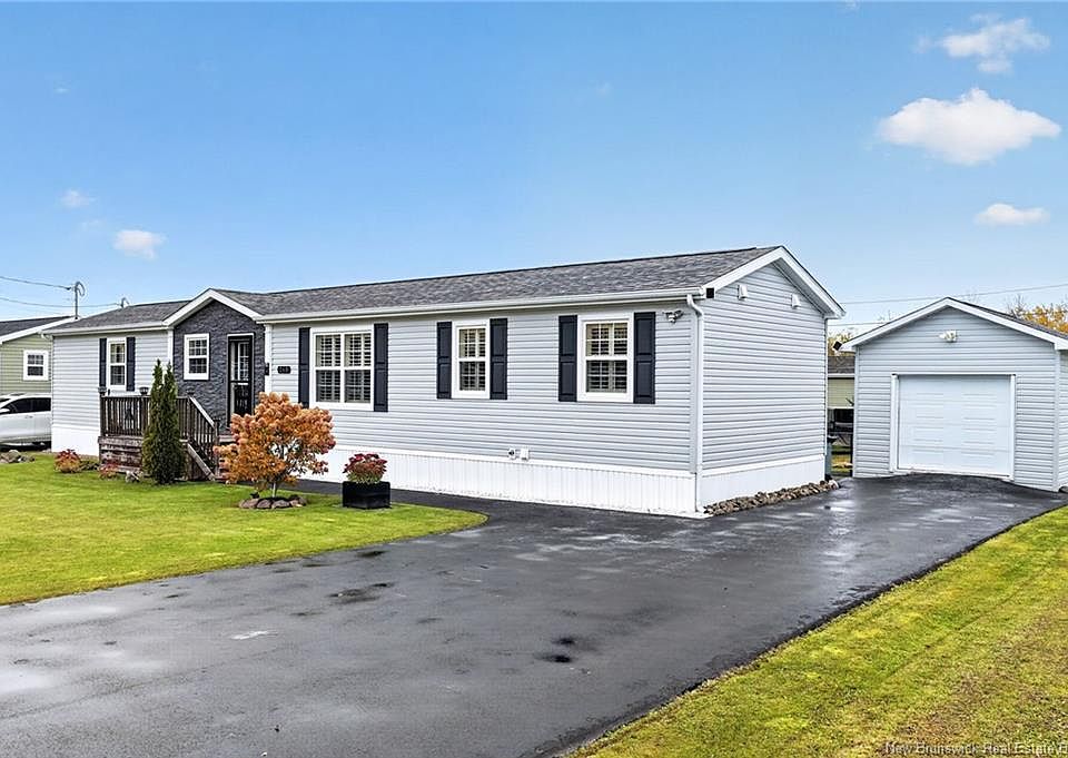 1st image of 248 Bonaventure St