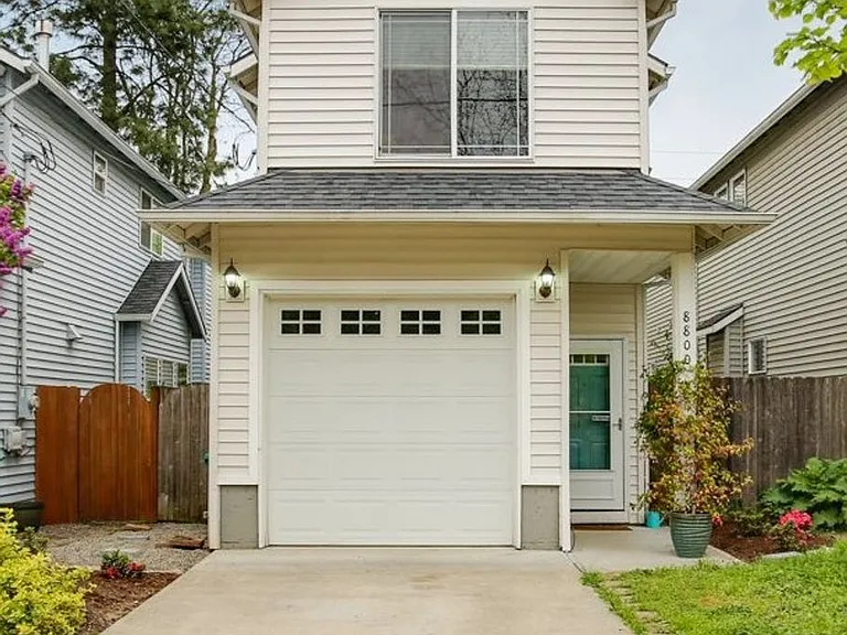 8800 N Drummond Ave — Photo 1