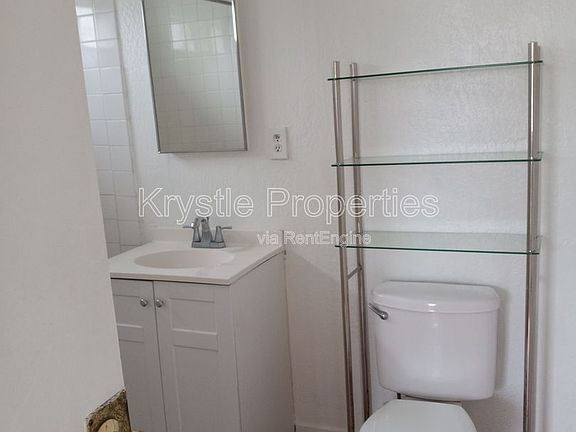 4th image of 350 Thomas Ave Unit A