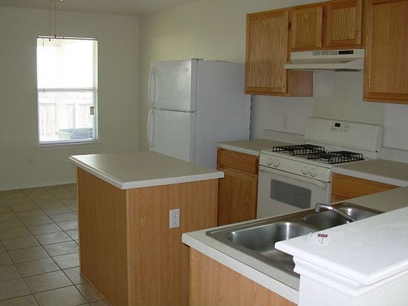 Kitchen w/Island
