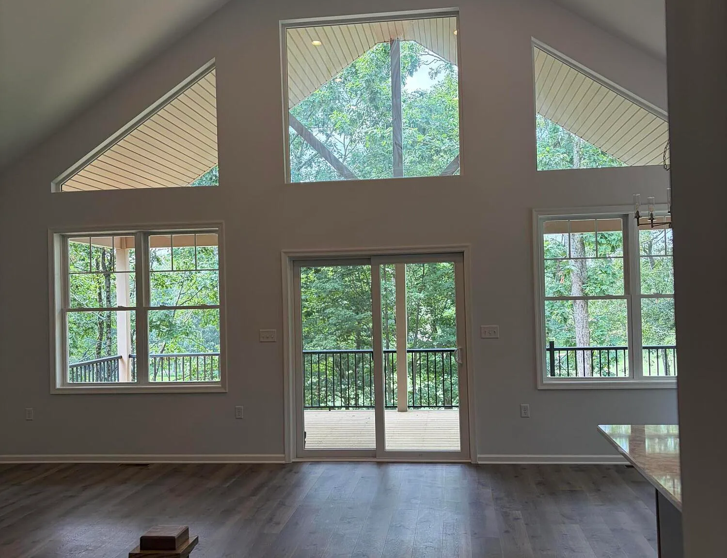 4 bed, 3.0 bath, 2100 sqft, $3,000 — Photo 3