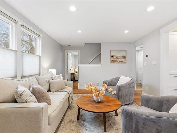 4th image of 94 Middle St