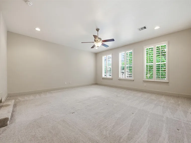 5929 Kansas St — Photo 21