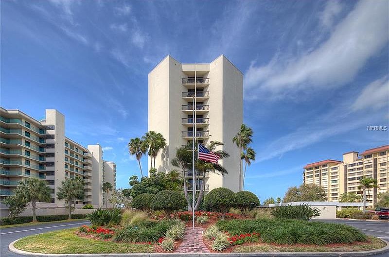 1st image of 690 Island Way APT 204