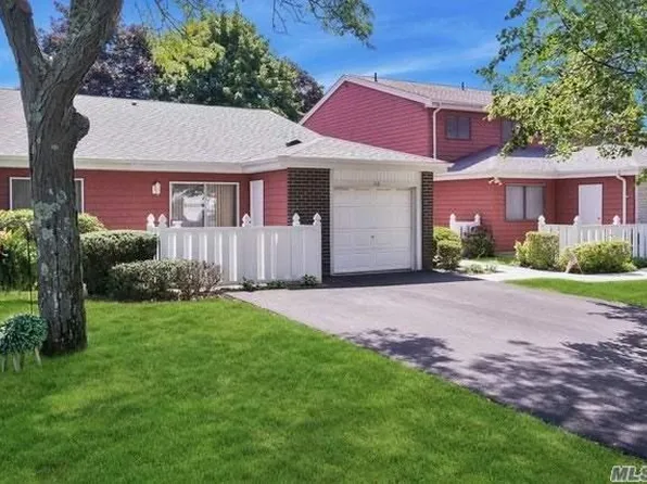 108 Drew Dr S, Saint James, NY 11780