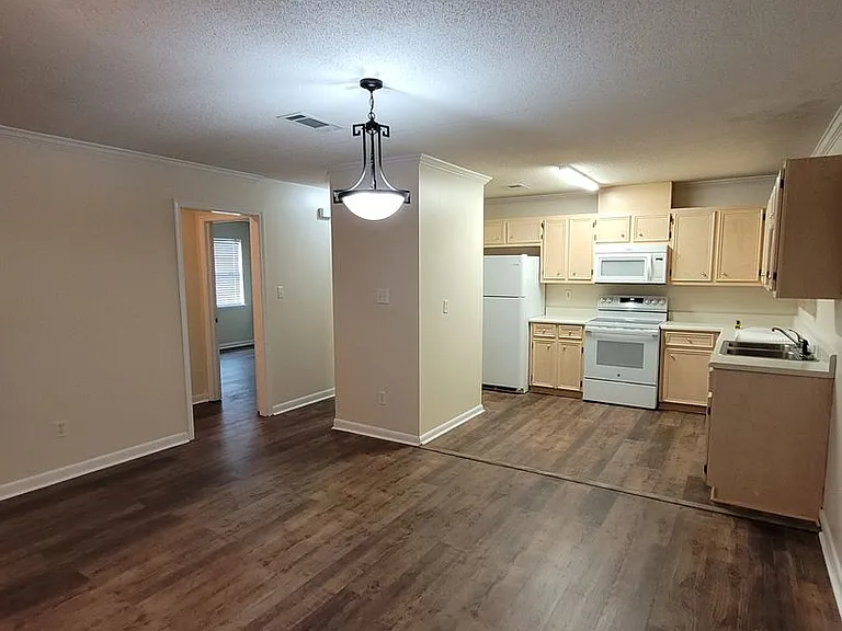 104B Embleton Ct — Photo 1