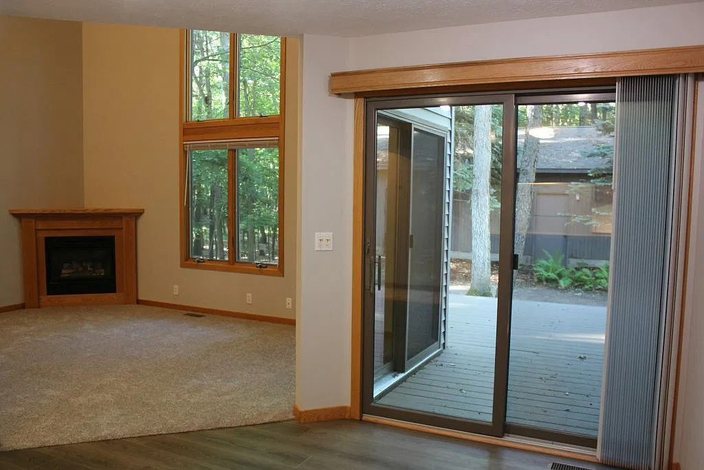 3 bed, 2.5 bath, 1420 sqft, $1,800 — Photo 3
