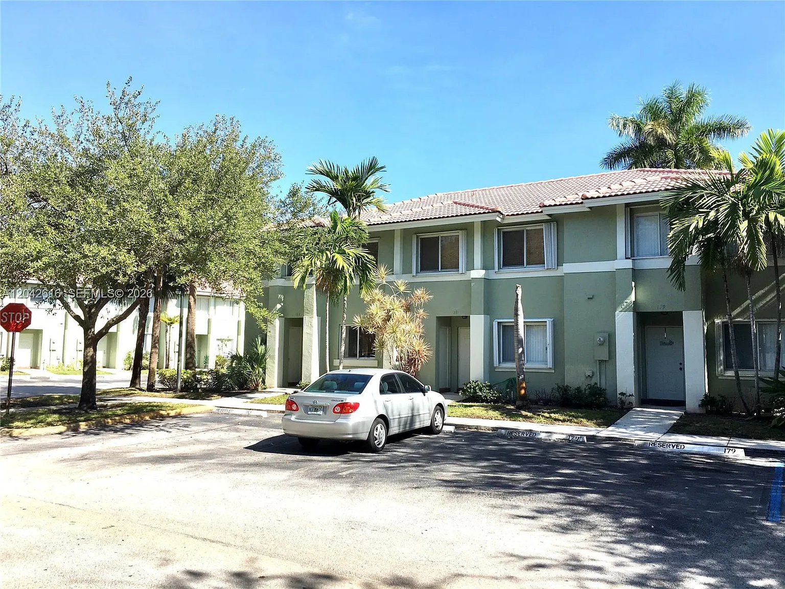 Washington Court Villas — Photo 1