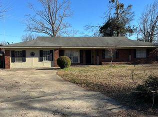 2 Alta Vista Cir, Greenwood, MS 38930