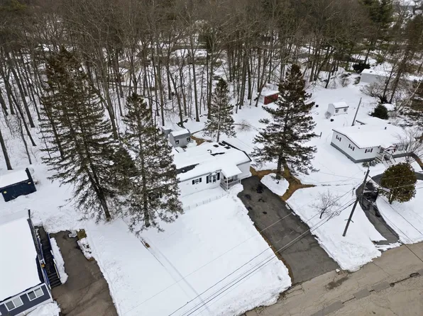 4 Rosemary St, Salem, NH 03079