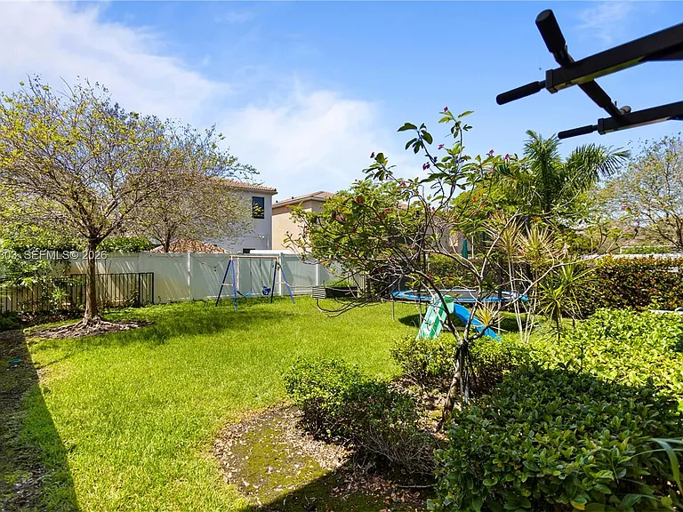 19244 NE 9th Pl — Photo 5