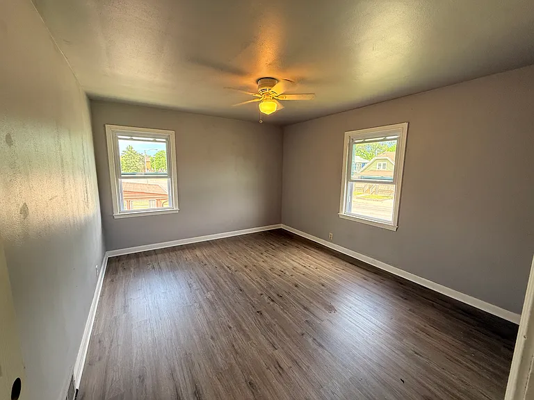4010 W Lancaster Ave — Photo 2