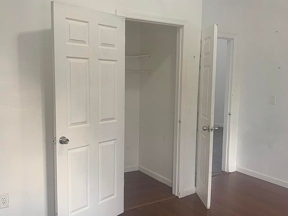 5th image of 408 Martin Luther King Jr Dr APT 1
