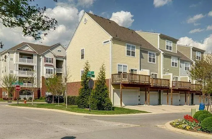 Building Photo - 8218 Lenox Creekside Dr