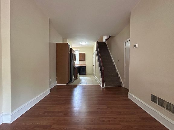 4th image of 802 N Van Buren St APT 1