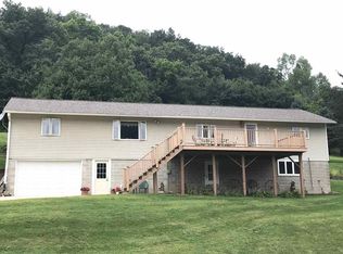 1574 Village Creek Dr, Lansing, IA 52151